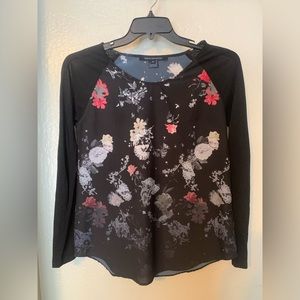 FRENCH CONNECTION FADING FLORAL TOP WITH CONTRAST BLACK SLEEVES, Medium